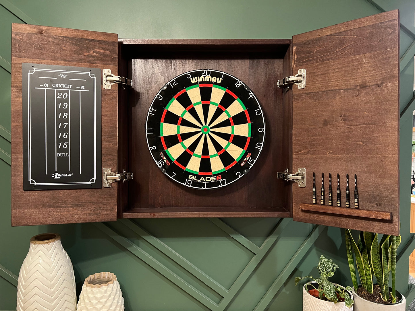 The Pub Dartboard Cabinet Set